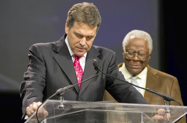 governador_rick_perry_a_orar.jpg